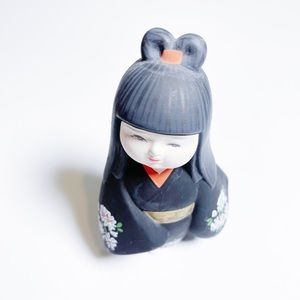 Vintage Japanese Hanaka Ceramic Doll in Kimono Flower Details